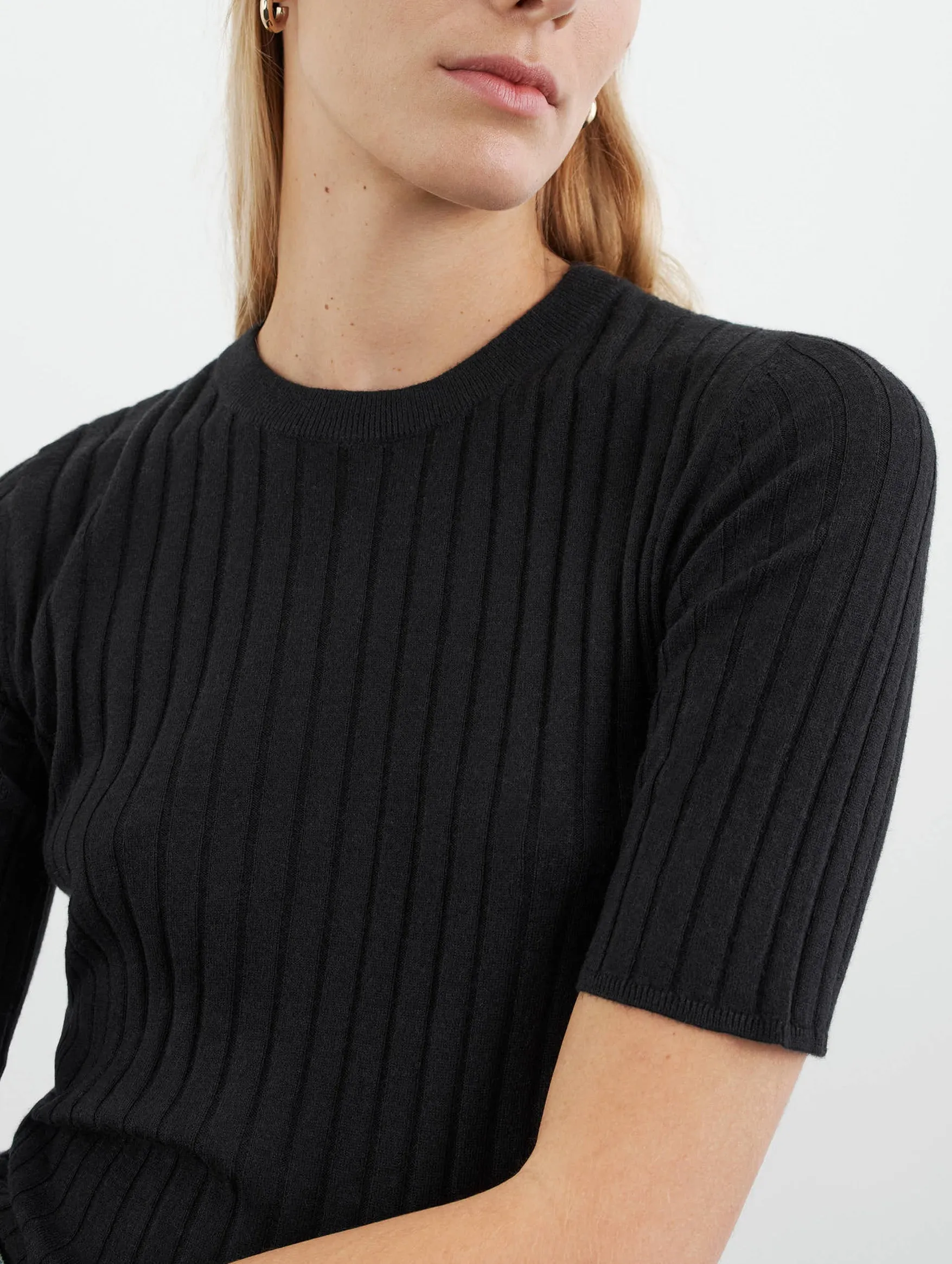 Fine Knit Rib T-Shirt in Black