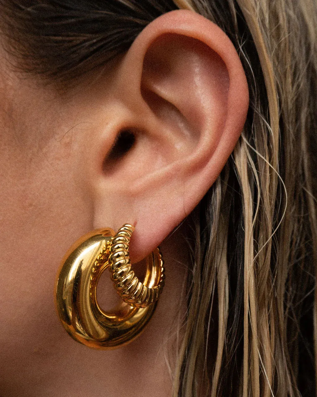 LUV AJ NOEMI HOOPS- GOLD